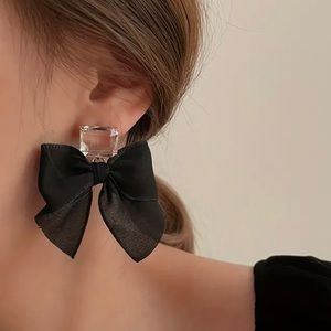 1 Pair, Bow Knot Ladies Fashion Stud Earrings Black Sexy Zircon